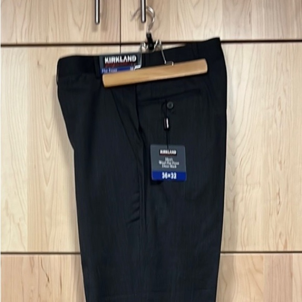 Men’s wool flat front dress slack 36x32, Kirkland signature,